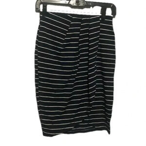 💚  NWTs Dynamite Navy blue & white striped skirt